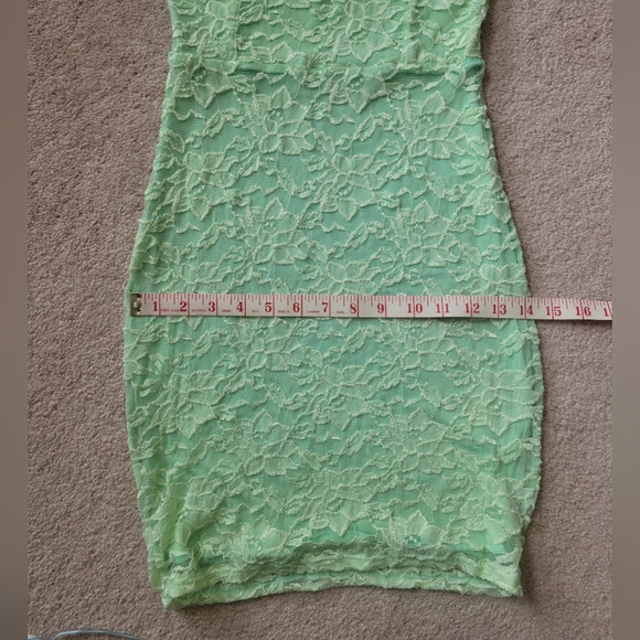 Donna Mizani | Passion Lace Dress - Picture 7 of 10